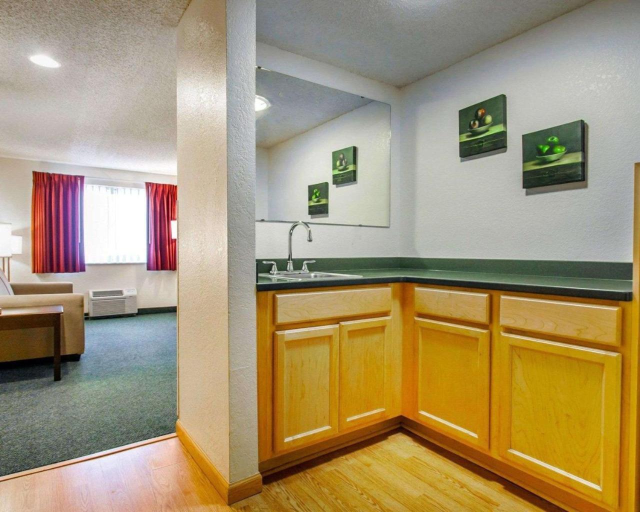 Quality Inn & Suites Springfield Exteriör bild