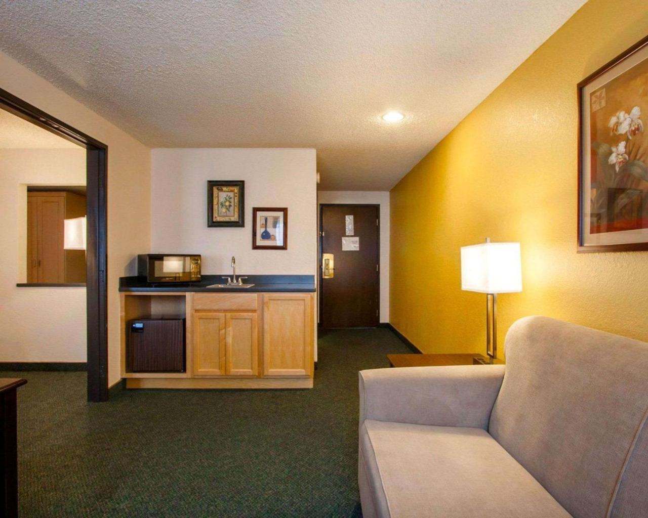 Quality Inn & Suites Springfield Exteriör bild